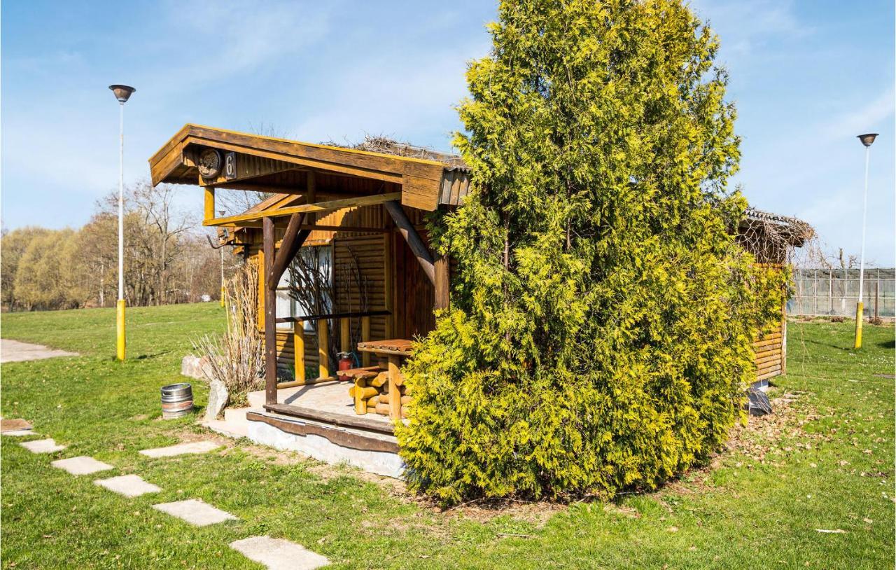 Amazing Home In Wilczeta With Kitchenette Esterno foto